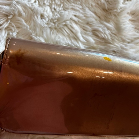 Louis Vuitton Patent Sobe Clutch Gold - Picture 7 of 14